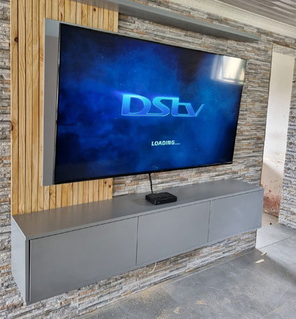 DSTV decoder setup and TV wall mounting in Pretoria East home